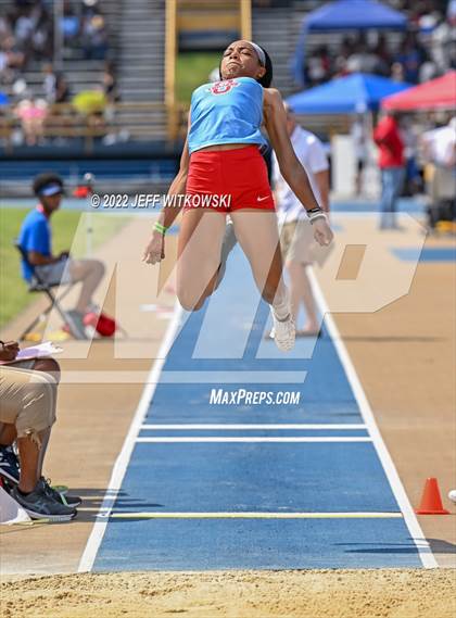 Thumbnail 2 in NCHSAA 1A/4A Track & Field Championship photogallery.