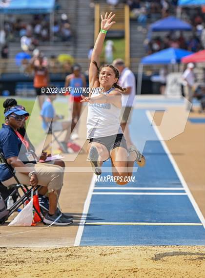 Thumbnail 1 in NCHSAA 1A/4A Track & Field Championship photogallery.