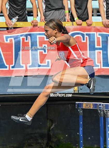 Thumbnail 3 in NCHSAA 1A/4A Track & Field Championship photogallery.