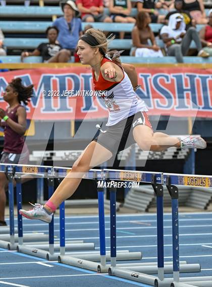 Thumbnail 1 in NCHSAA 1A/4A Track & Field Championship photogallery.