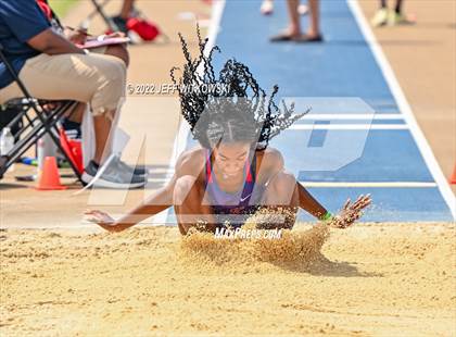 Thumbnail 2 in NCHSAA 1A/4A Track & Field Championship photogallery.