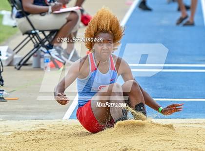 Thumbnail 1 in NCHSAA 1A/4A Track & Field Championship photogallery.