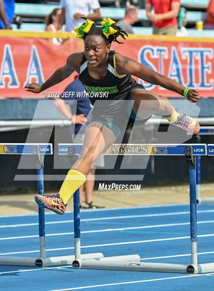 Thumbnail 2 in NCHSAA 1A/4A Track & Field Championship photogallery.