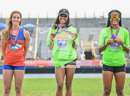 Thumbnail 3 in NCHSAA 1A/4A Track & Field Championship photogallery.