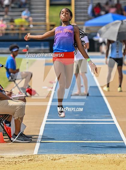 Thumbnail 2 in NCHSAA 1A/4A Track & Field Championship photogallery.
