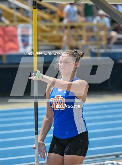 Thumbnail 2 in NCHSAA 1A/4A Track & Field Championship photogallery.