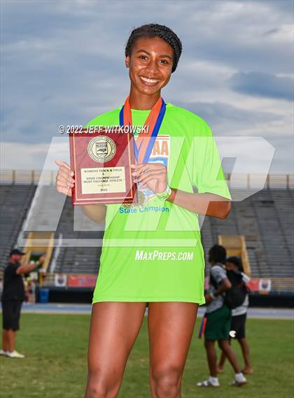 Thumbnail 1 in NCHSAA 1A/4A Track & Field Championship photogallery.