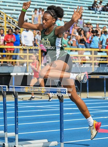 Thumbnail 2 in NCHSAA 1A/4A Track & Field Championship photogallery.