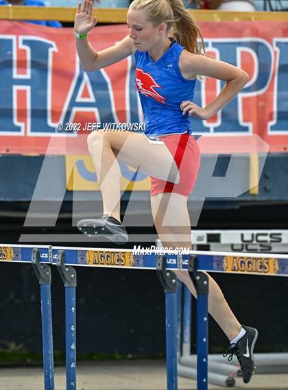 Thumbnail 2 in NCHSAA 1A/4A Track & Field Championship photogallery.