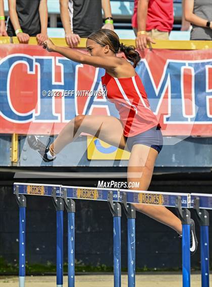 Thumbnail 2 in NCHSAA 1A/4A Track & Field Championship photogallery.