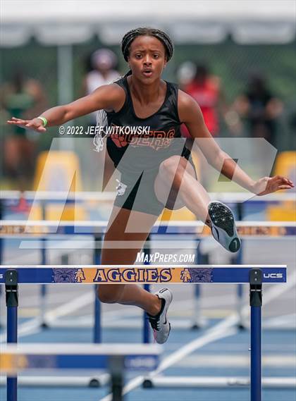 Thumbnail 1 in NCHSAA 1A/4A Track & Field Championship photogallery.