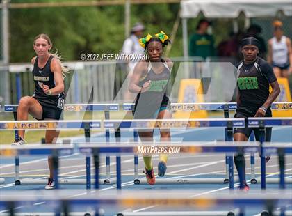 Thumbnail 3 in NCHSAA 1A/4A Track & Field Championship photogallery.