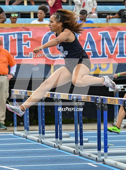 Thumbnail 2 in NCHSAA 1A/4A Track & Field Championship photogallery.