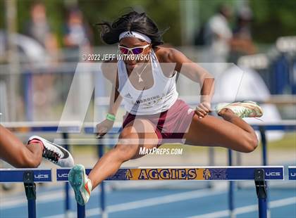 Thumbnail 2 in NCHSAA 1A/4A Track & Field Championship photogallery.