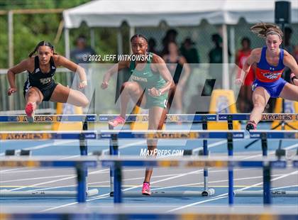 Thumbnail 1 in NCHSAA 1A/4A Track & Field Championship photogallery.