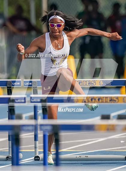Thumbnail 1 in NCHSAA 1A/4A Track & Field Championship photogallery.