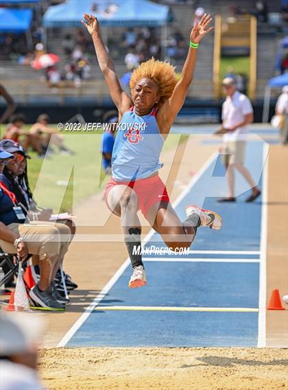 Thumbnail 1 in NCHSAA 1A/4A Track & Field Championship photogallery.