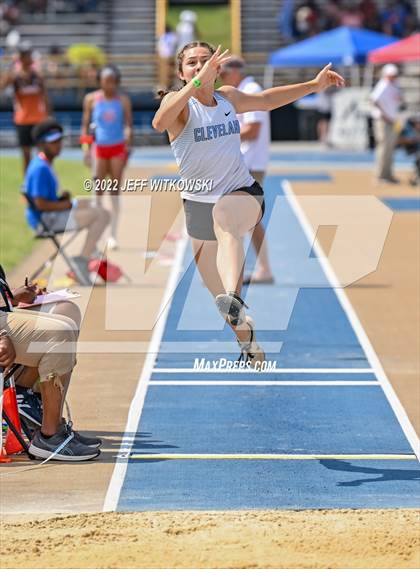 Thumbnail 2 in NCHSAA 1A/4A Track & Field Championship photogallery.