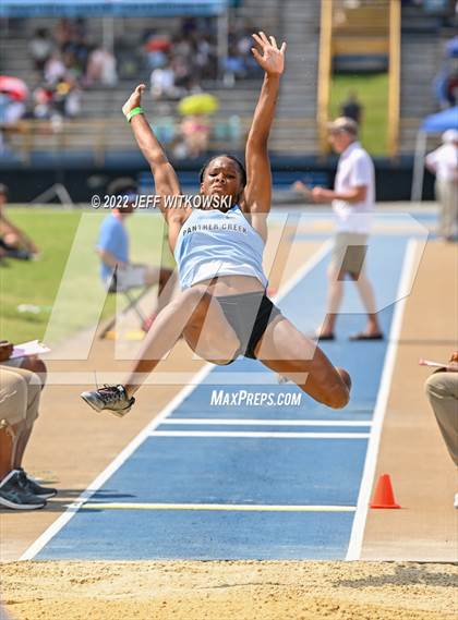 Thumbnail 2 in NCHSAA 1A/4A Track & Field Championship photogallery.
