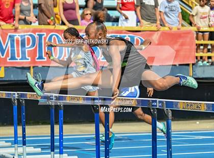 Thumbnail 2 in NCHSAA 1A/4A Track & Field Championship photogallery.