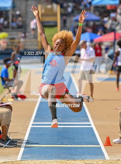 Thumbnail 1 in NCHSAA 1A/4A Track & Field Championship photogallery.