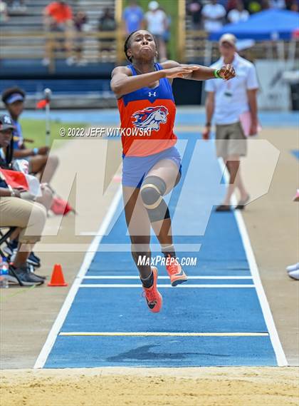 Thumbnail 3 in NCHSAA 1A/4A Track & Field Championship photogallery.