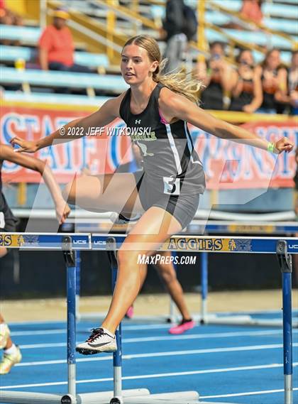 Thumbnail 2 in NCHSAA 1A/4A Track & Field Championship photogallery.
