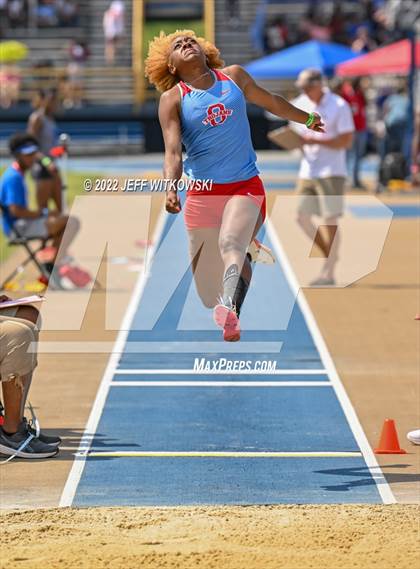 Thumbnail 1 in NCHSAA 1A/4A Track & Field Championship photogallery.