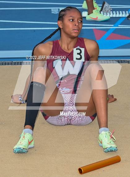 Thumbnail 2 in NCHSAA 1A/4A Track & Field Championship photogallery.