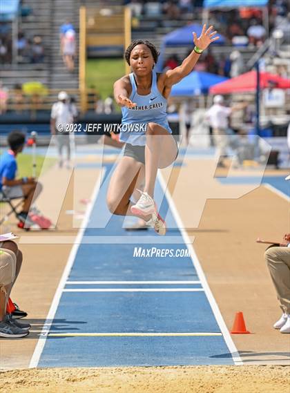 Thumbnail 3 in NCHSAA 1A/4A Track & Field Championship photogallery.