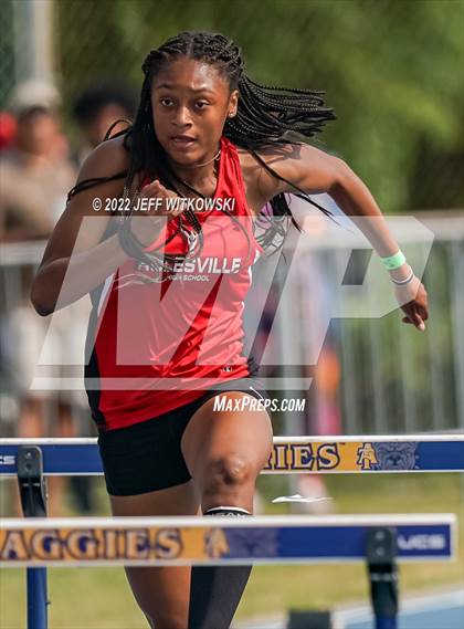 Thumbnail 3 in NCHSAA 1A/4A Track & Field Championship photogallery.