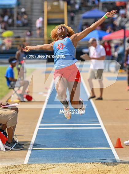 Thumbnail 3 in NCHSAA 1A/4A Track & Field Championship photogallery.