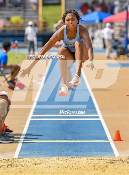 Thumbnail 1 in NCHSAA 1A/4A Track & Field Championship photogallery.