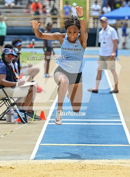 Thumbnail 2 in NCHSAA 1A/4A Track & Field Championship photogallery.
