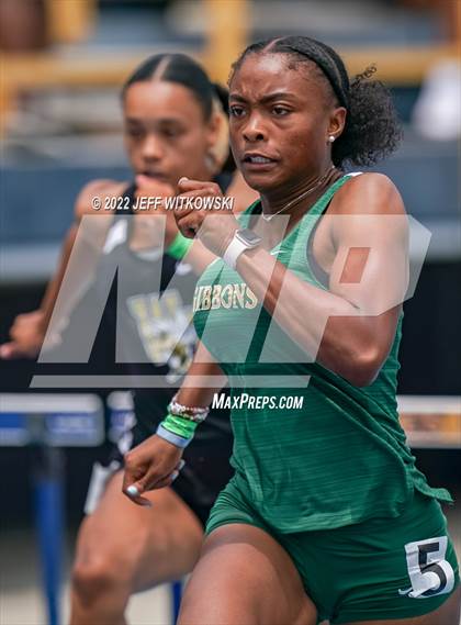 Thumbnail 2 in NCHSAA 1A/4A Track & Field Championship photogallery.