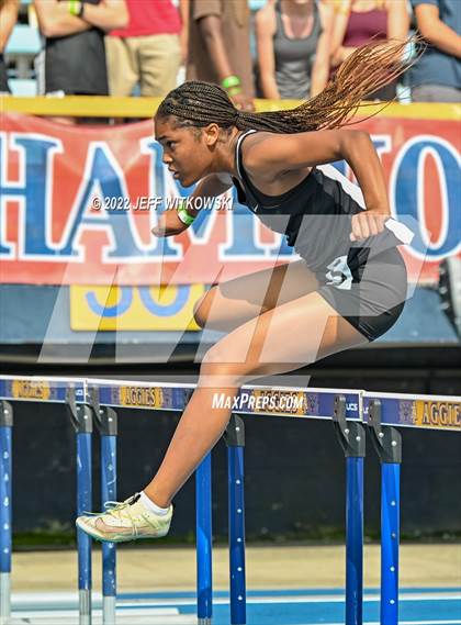 Thumbnail 2 in NCHSAA 1A/4A Track & Field Championship photogallery.