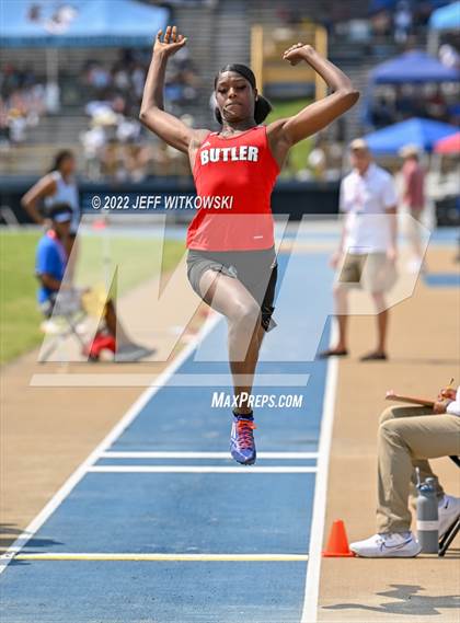 Thumbnail 2 in NCHSAA 1A/4A Track & Field Championship photogallery.