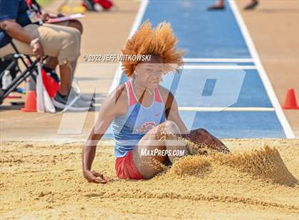 Thumbnail 2 in NCHSAA 1A/4A Track & Field Championship photogallery.