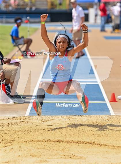 Thumbnail 2 in NCHSAA 1A/4A Track & Field Championship photogallery.