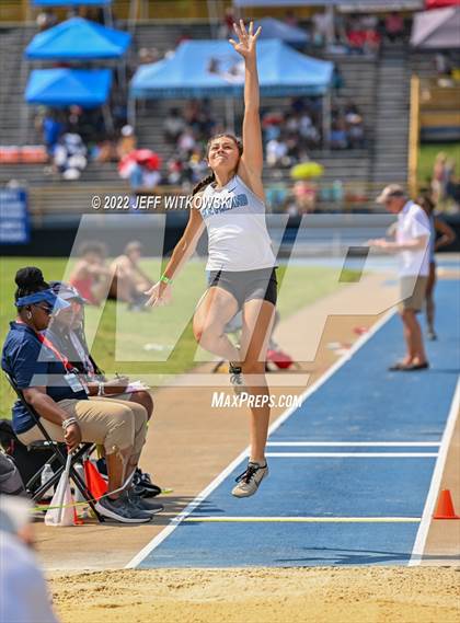 Thumbnail 3 in NCHSAA 1A/4A Track & Field Championship photogallery.