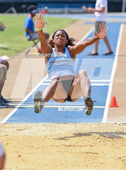 Thumbnail 3 in NCHSAA 1A/4A Track & Field Championship photogallery.