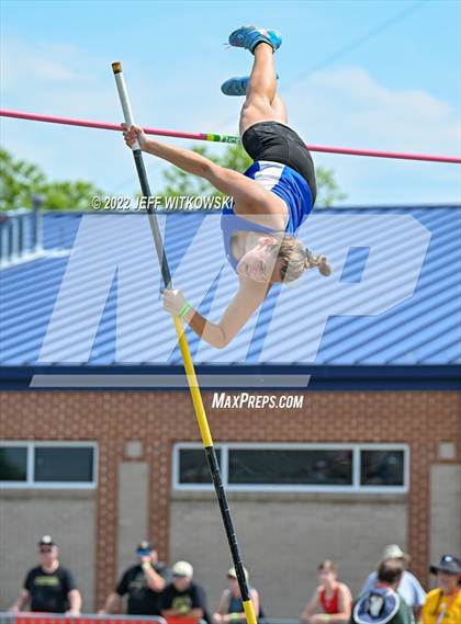 Thumbnail 2 in NCHSAA 1A/4A Track & Field Championship photogallery.