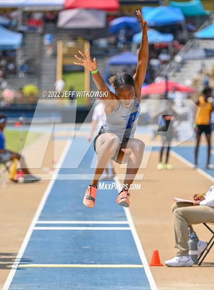 Thumbnail 2 in NCHSAA 1A/4A Track & Field Championship photogallery.