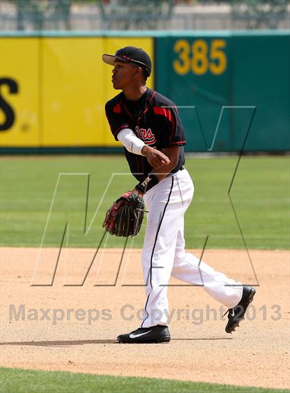 Thumbnail 3 in Lincoln vs. Jesuit (Banner Island Classic) photogallery.