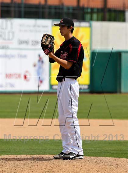Thumbnail 1 in Lincoln vs. Jesuit (Banner Island Classic) photogallery.