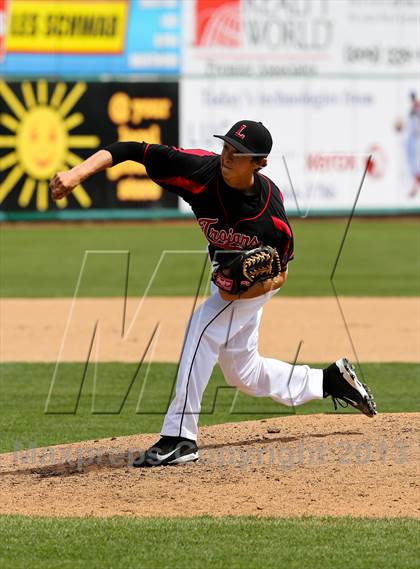 Thumbnail 3 in Lincoln vs. Jesuit (Banner Island Classic) photogallery.