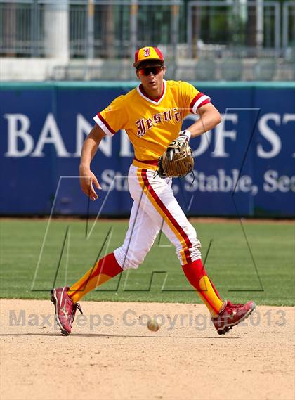 Thumbnail 3 in Lincoln vs. Jesuit (Banner Island Classic) photogallery.