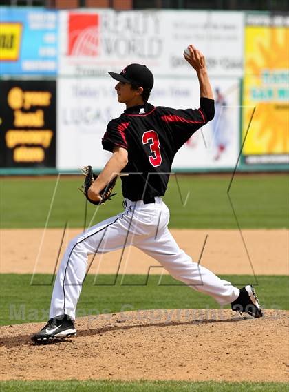 Thumbnail 2 in Lincoln vs. Jesuit (Banner Island Classic) photogallery.