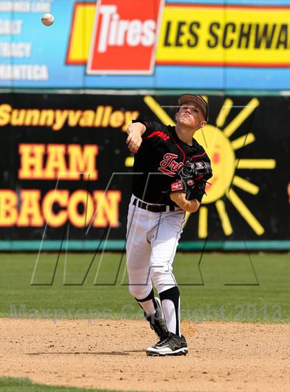 Thumbnail 3 in Lincoln vs. Jesuit (Banner Island Classic) photogallery.