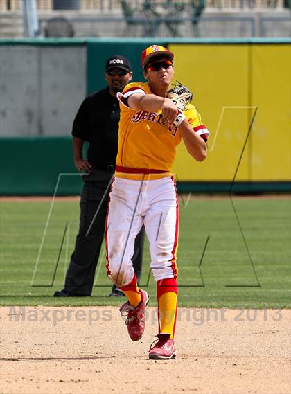 Thumbnail 2 in Lincoln vs. Jesuit (Banner Island Classic) photogallery.
